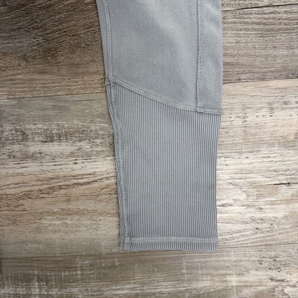 Alo Yoga High Waist Lounge Leggings in Light Gray-size Medium - Picture 2 of 4